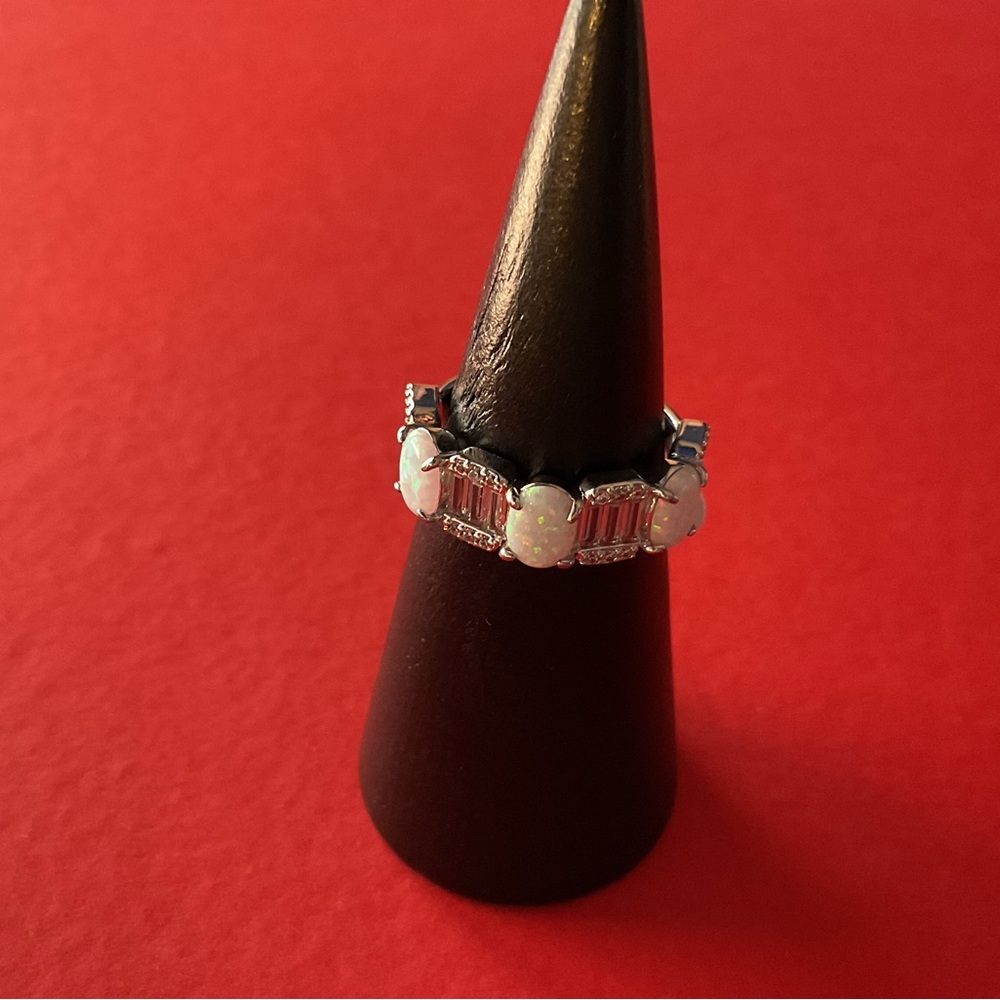 Bomb Party RBP6478 “Spotlight on Me” LG White Milky Opal Rhodium Size 8 Ring NWT